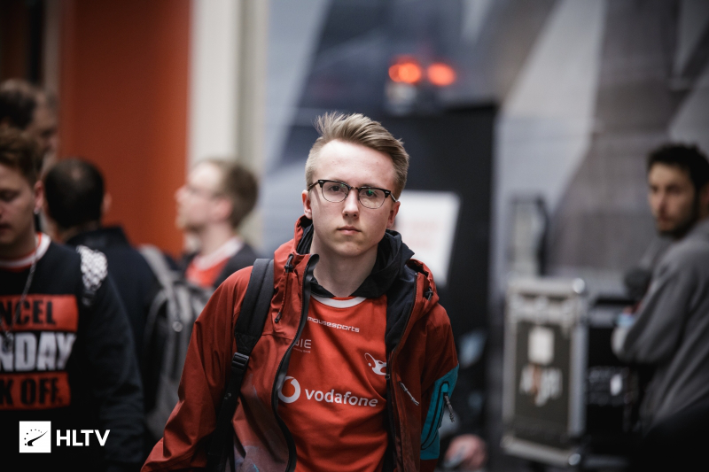 揭秘高额桌（High Stakes）：那些一晚上百万输赢的局到底怎么打？（走进高额桌：一夜输赢百万的牌局到底怎么玩？）